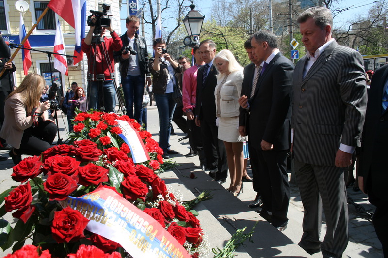В Симферополе отметили годовщину подписания манифеста о присоединении Крыма к России