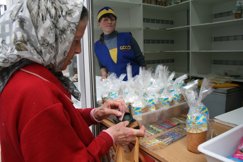 Жители Симферополя готовятся к Пасхе