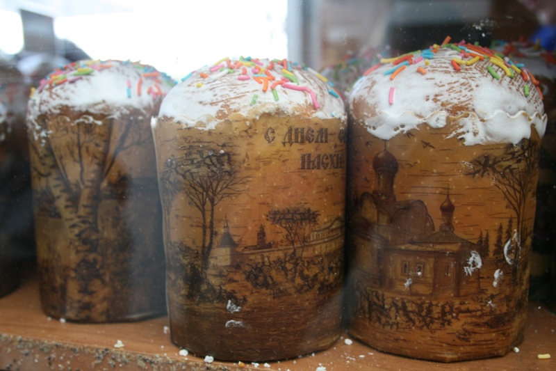 Жители Симферополя готовятся к Пасхе