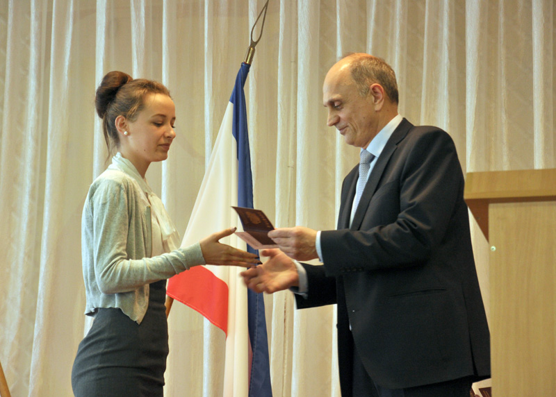 В Крыму первые выпускники школ получили российские паспорта