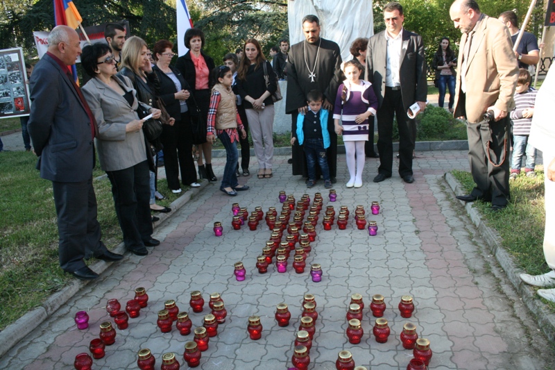 В Симферополе зажгли свечи в память о геноциде армянского народа 