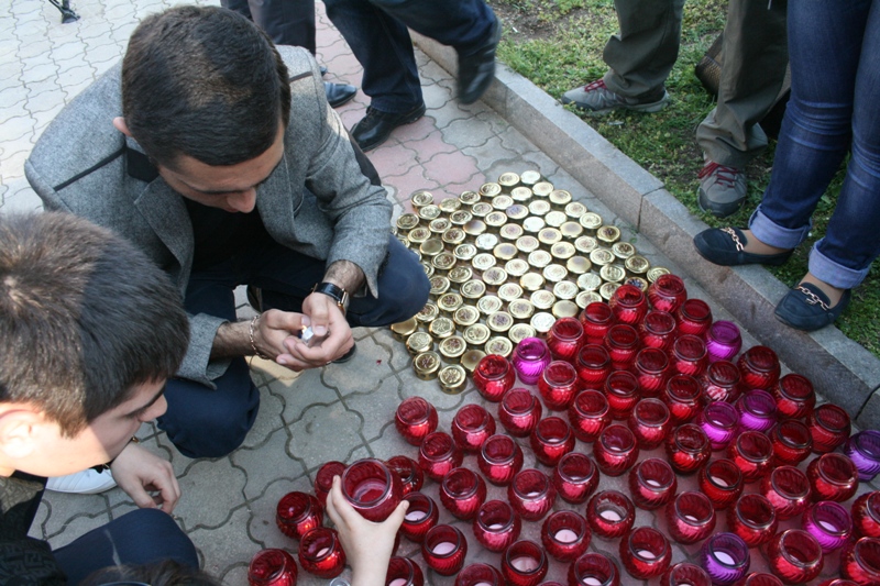 В Симферополе зажгли свечи в память о геноциде армянского народа 