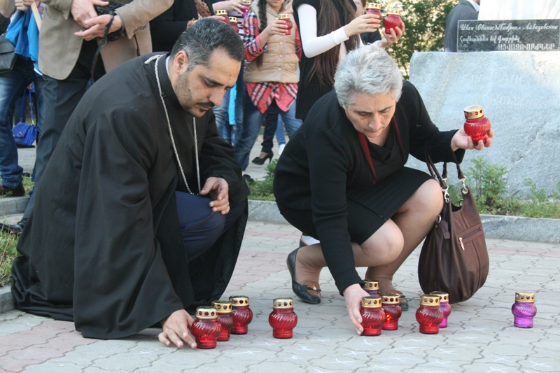 В Симферополе зажгли свечи в память о геноциде армянского народа 