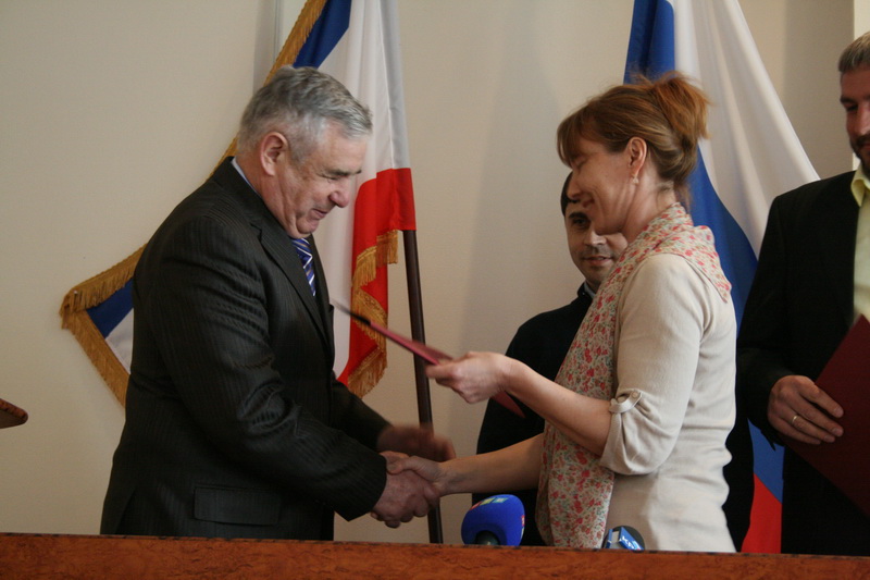 В Симферополе общественные организации получили российскую регистрацию