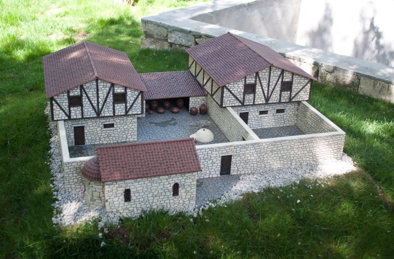 В Севастополе открылась выставка «Древний Херсонес в миниатюре»