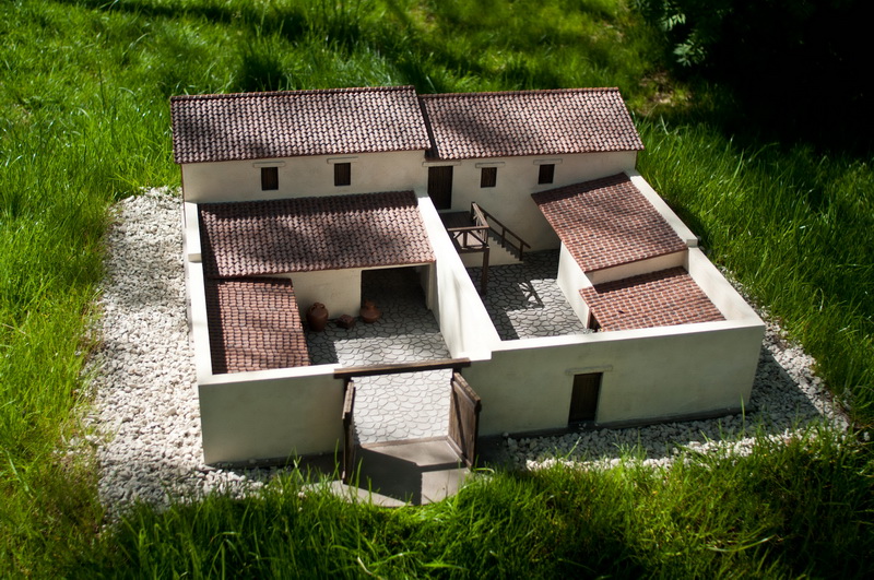 В Севастополе открылась выставка «Древний Херсонес в миниатюре»