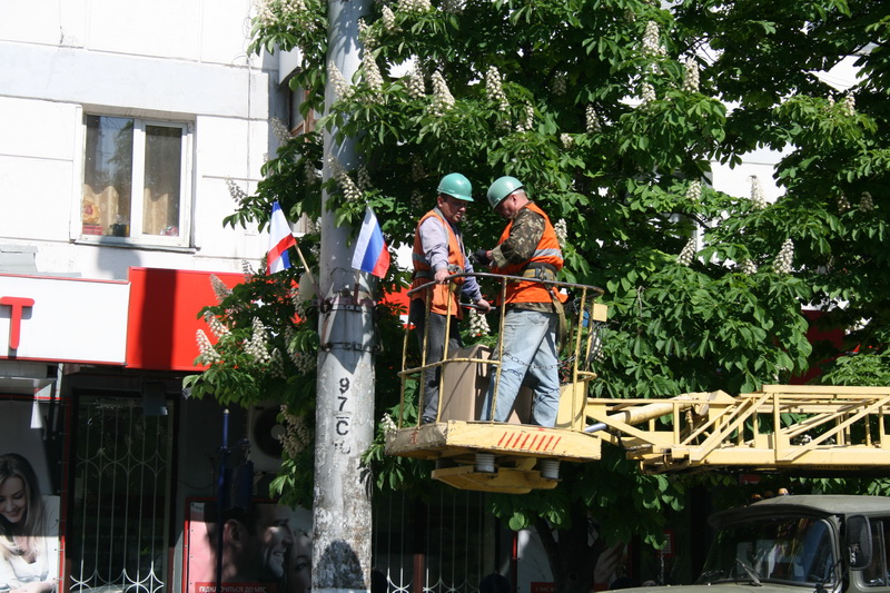Симферополь готовится к первомайской демонстрации