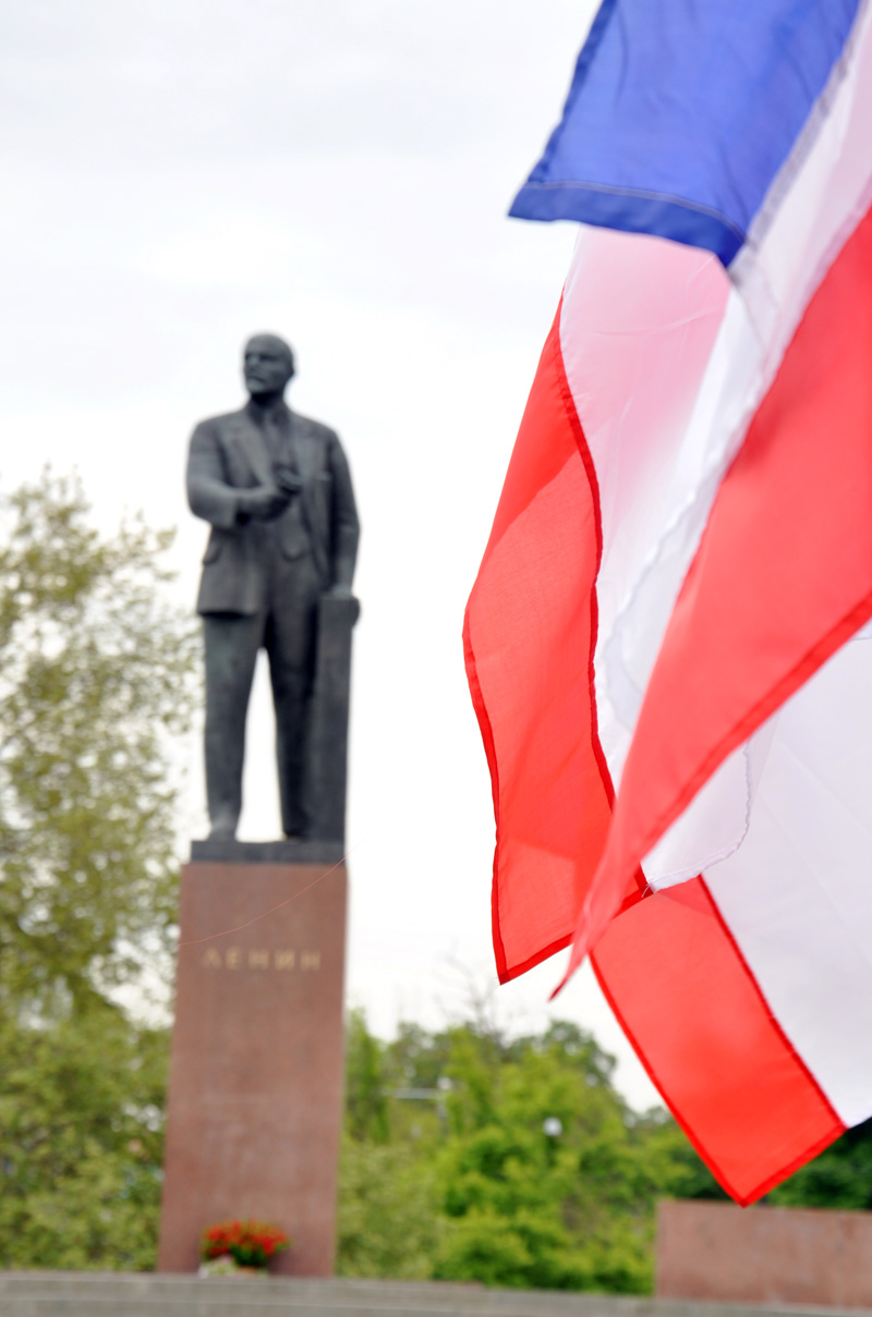 В первомайской демонстрации в Симферополе приняли участие около 100 тыс. человек