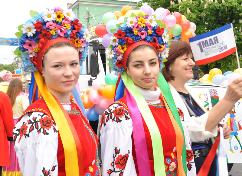 В первомайской демонстрации в Симферополе приняли участие около 100 тыс. человек