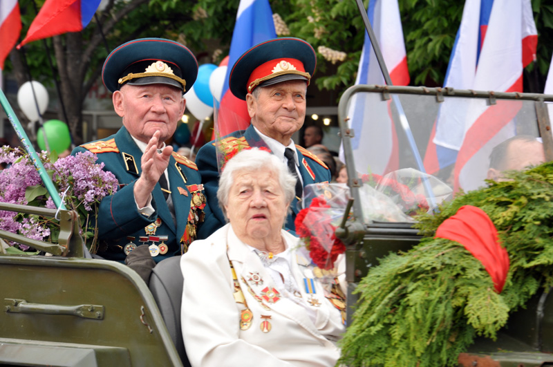 В первомайской демонстрации в Симферополе приняли участие около 100 тыс. человек