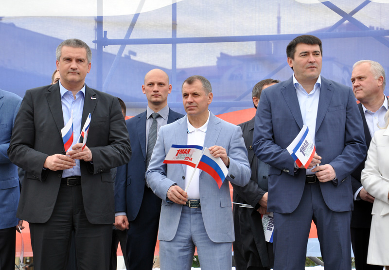 В первомайской демонстрации в Симферополе приняли участие около 100 тыс. человек