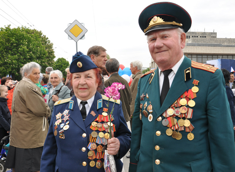 В первомайской демонстрации в Симферополе приняли участие около 100 тыс. человек