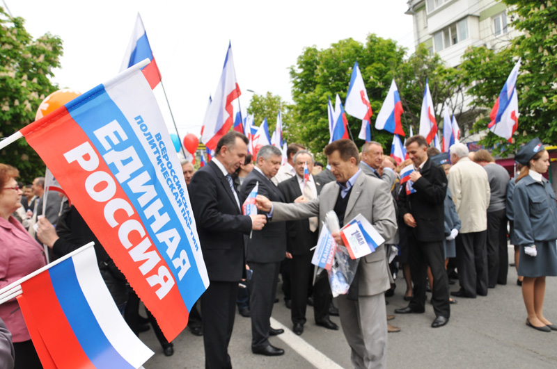 В первомайской демонстрации в Симферополе приняли участие около 100 тыс. человек