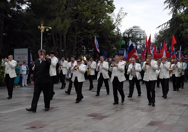 В Ялте состоялась первомайская демонстрация
