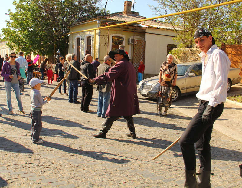 В Евпатории продолжают отмечать начало курортного сезона
