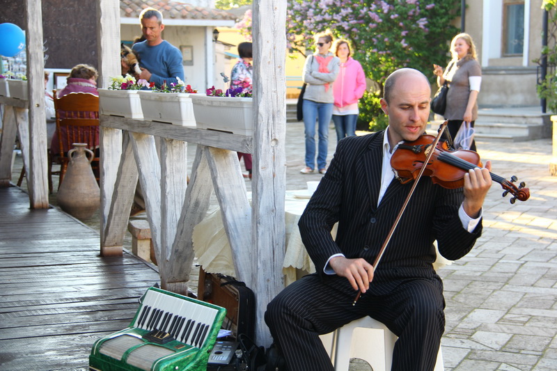 В Евпатории продолжают отмечать начало курортного сезона