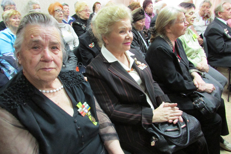 В Симферополе ветеранам-блокадникам вручили памятные знаки