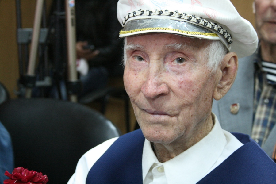 Крымские ветераны получили бесплатную подписку на «Российскую газету»