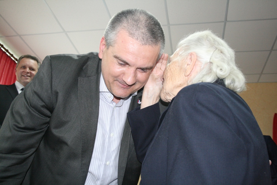 Крымские ветераны получили бесплатную подписку на «Российскую газету»