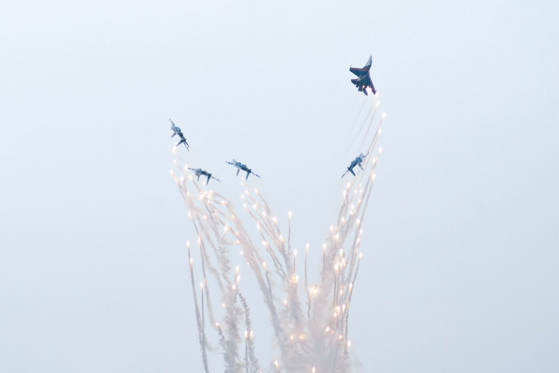 В Севастополе 9 мая отметили парадом морской и авиационной техники