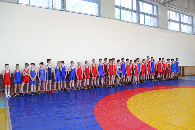 В Прибрежном проходит крымский молодежный чемпионат по вольной борьбе