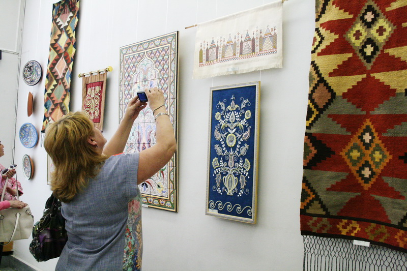 В Симферополе открылась выставка крымских художников о депортации