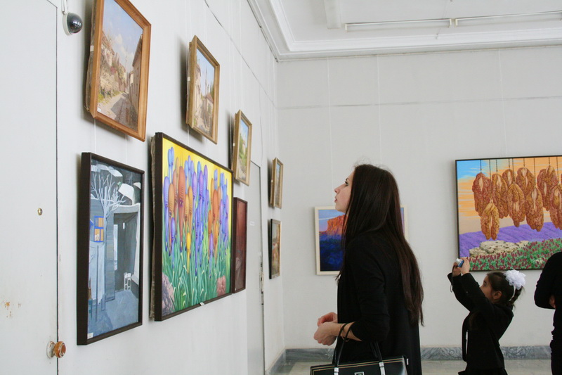 В Симферополе открылась выставка крымских художников о депортации