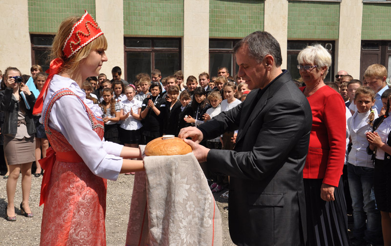 Глава Госсовета РК с рабочим визитом посетил Нижнегорский район