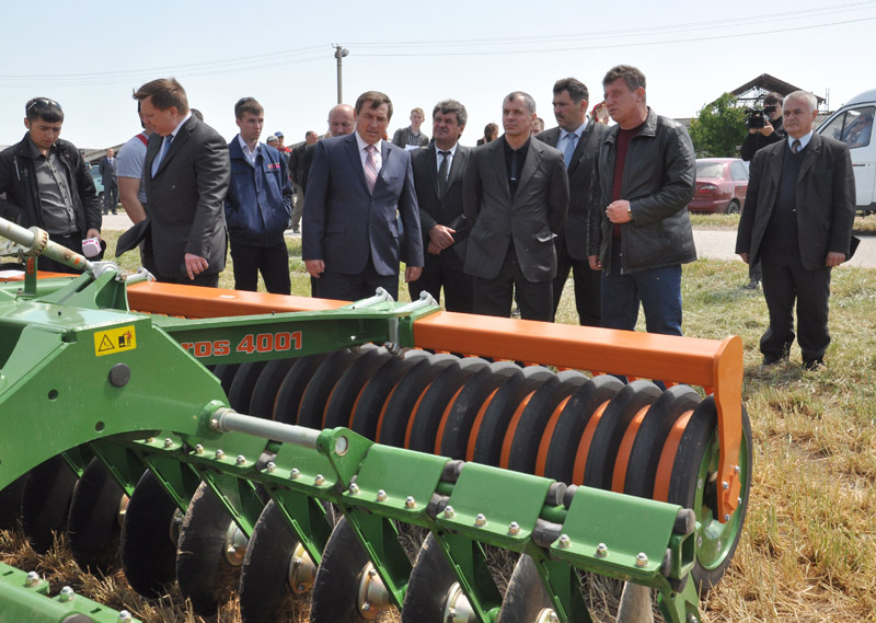 Глава Госсовета РК с рабочим визитом посетил Нижнегорский район