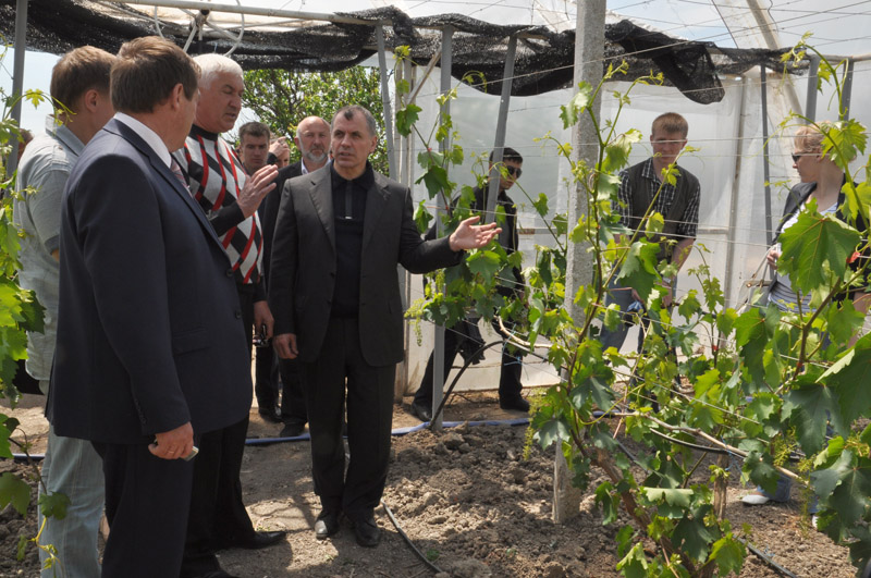Глава Госсовета РК с рабочим визитом посетил Нижнегорский район