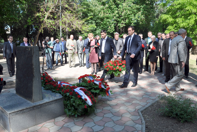 В Симферополе почтили память жертв депортации