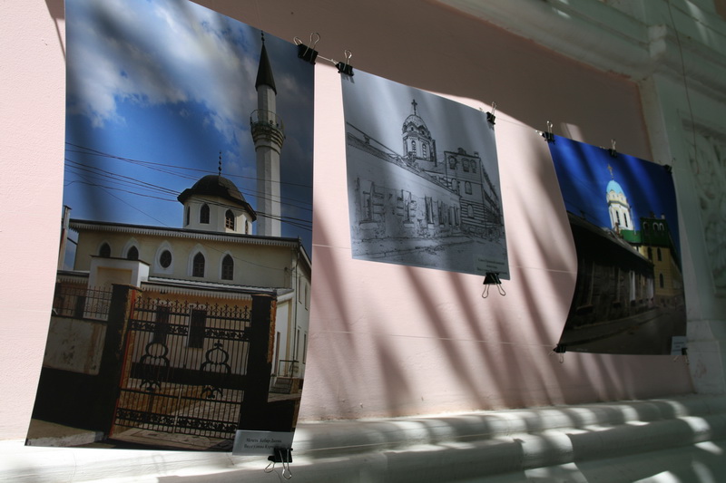 В Симферополе проходит уличная фотовыставка