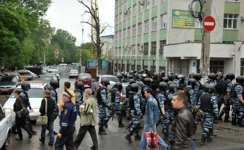 Центр Симферополя закрыли для движения транспорта и пешеходов 