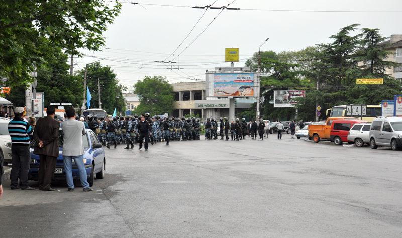 Центр Симферополя закрыли для движения транспорта и пешеходов 