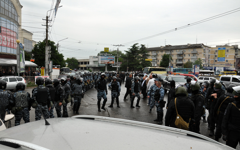 Центр Симферополя закрыли для движения транспорта и пешеходов 