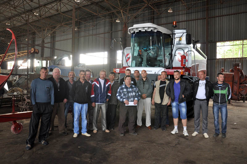 В Крыму комбайнеров обучают работе на новой сельскохозяйственной технике