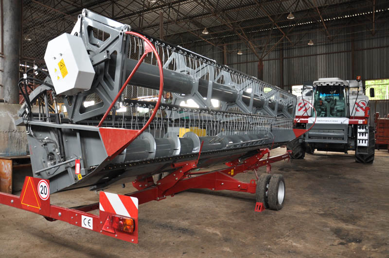 В Крыму комбайнеров обучают работе на новой сельскохозяйственной технике