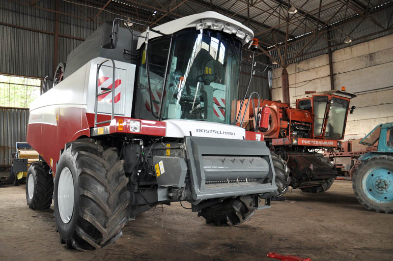 В Крыму комбайнеров обучают работе на новой сельскохозяйственной технике