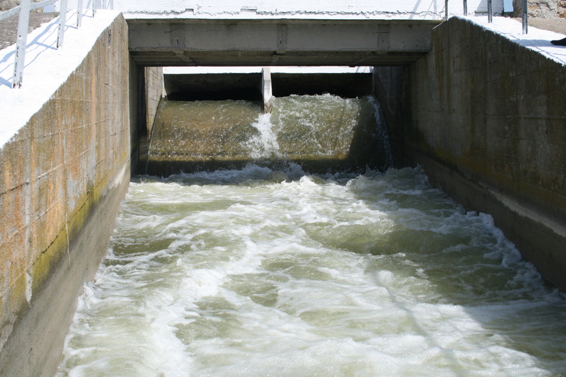 В Феодосийское водохранилище начали закачивать воду
