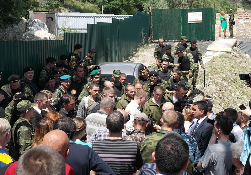 В Алупке открыли доступ к пляжу