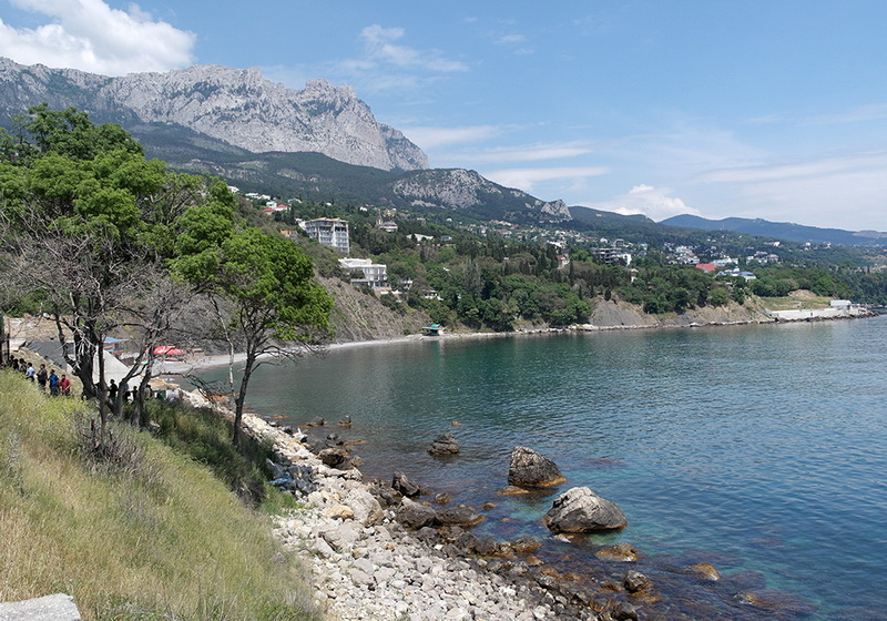 В Алупке открыли доступ к пляжу