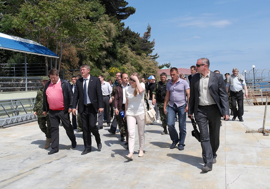 На пляже в Кореизе снесли незаконный забор