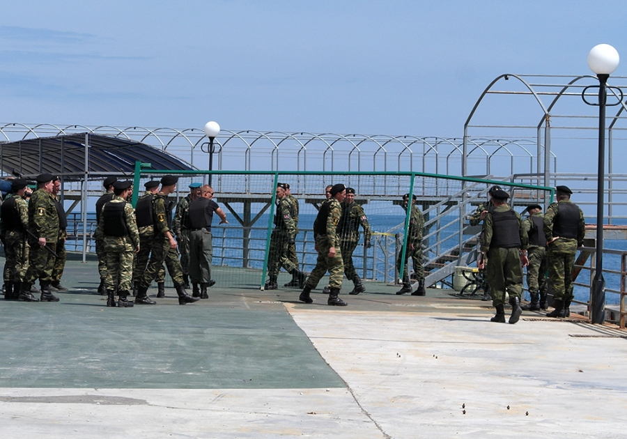 На пляже в Кореизе снесли незаконный забор