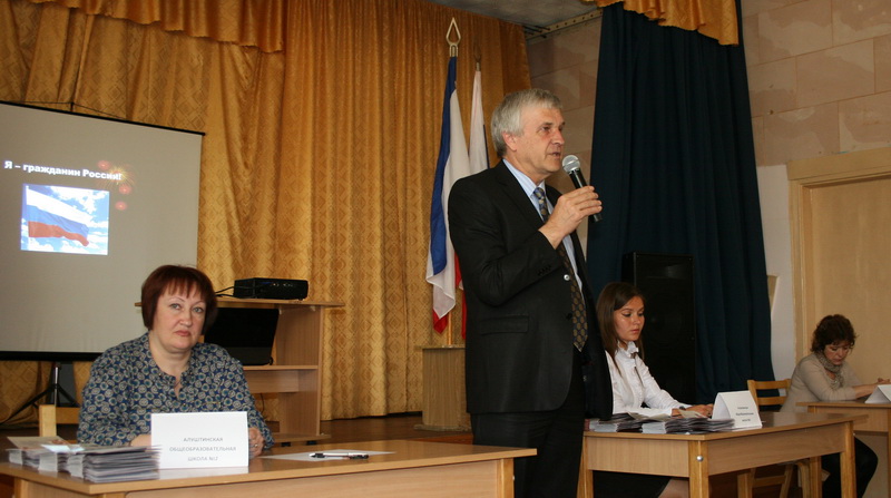 В Алуште выпускникам вручили паспорта