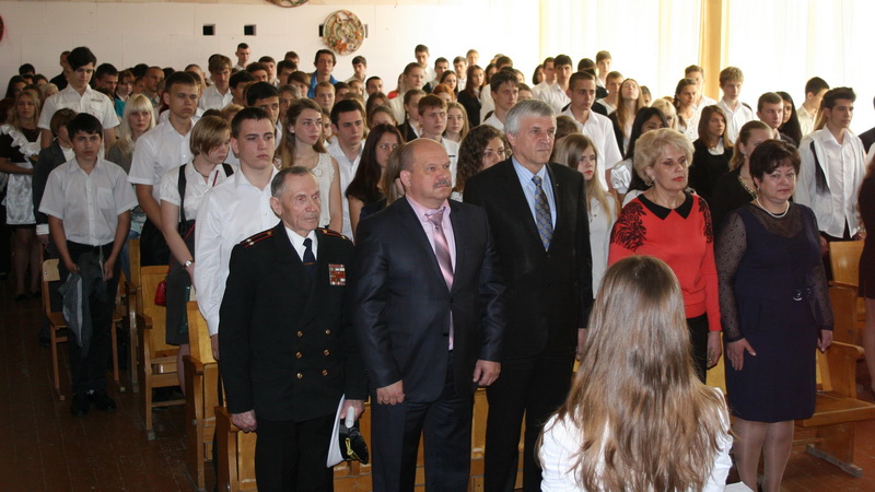 В Алуште выпускникам вручили паспорта