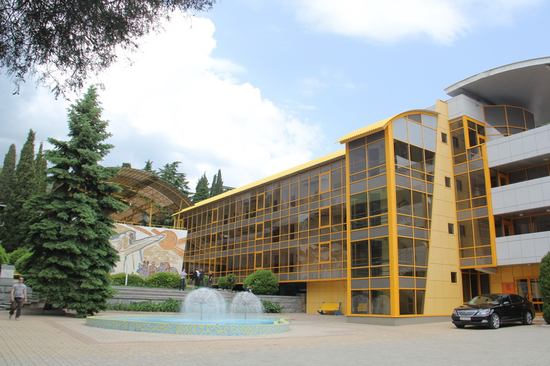 Премьер-министр России посетил «Артек»