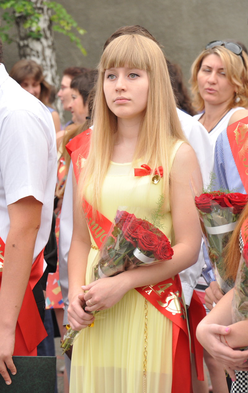 В симферопольской гимназии провели торжественную линейку