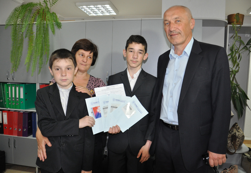 В Симферополе выдали первые полисы обязательного медицинского страхования