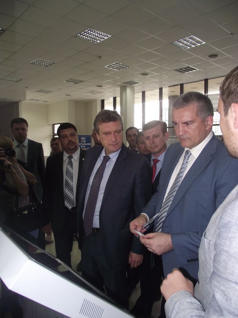 В Крыму открылся первый орган регистрации прав на землю и недвижимость