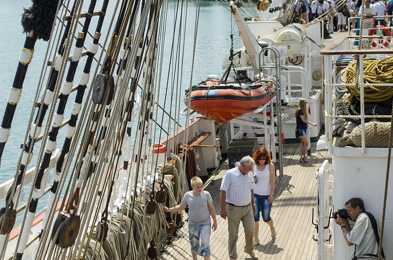 В Севастополе стоит легендарный барк «Седов»